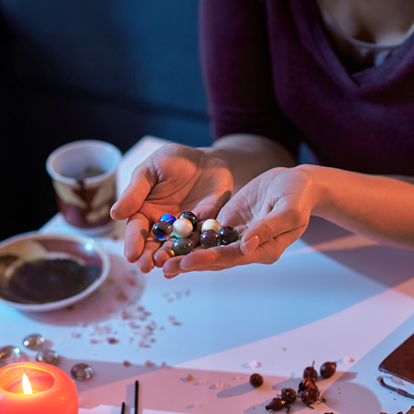 Ezoteryczny sklep internetowy – co warto wiedzieć przed zakupem?