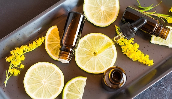 Jak wybierać naturalne olejki eteryczne do aromaterapii, masażu i kąpieli?