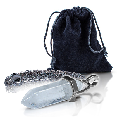 Kryształ górski – zawieszka z łańcuszkiem w woreczku